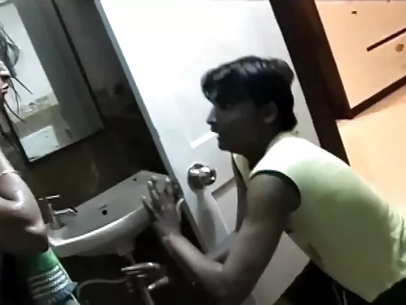 सेक्सी सेक्सी स्नान चिक शावर पर जासूसी सेक्सी हिंदी फिल्म शो