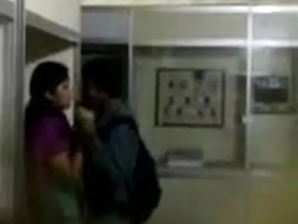 भारतीय छात्रा अपने प्रेमी के साथ चुंबन सेक्सी इंडिया फिल्म फुल एचडी