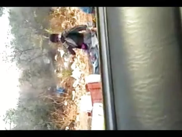 भारतीय लड़का मदरसी सड़क पर एक मुर्गा दिखाता सेक्सी वीडियो साइड चाची फ्लैश