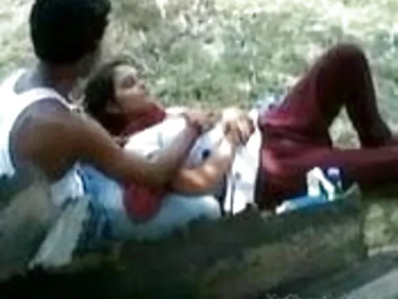 इंडिया सेक्स ब्लू ओपन गर्ल अपना प्रेमी के पार्क में लड़की के स्तन से खेले के अनुमति देले