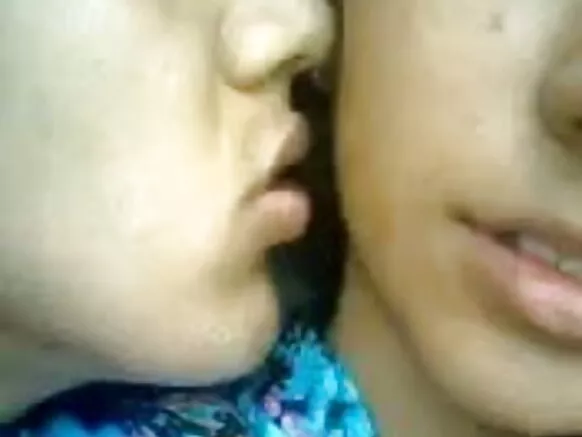 मीठा मिठास सेक्सी फिल्म चाहत बानी सेक्सी चुंबन
