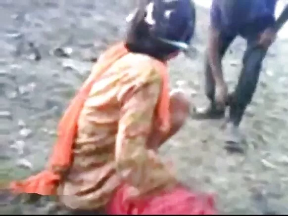 सेक्सी भारतीय प्रेमिका के बाहर अपना प्रेमी द्वारा कड़ी से गड़बड़