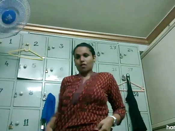 भारत नेना सेक्स कपड़ा बदलने के बाद लिली नंगी