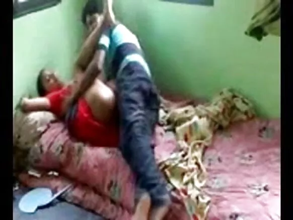 देसी लईका घर में रंडी के चोदता