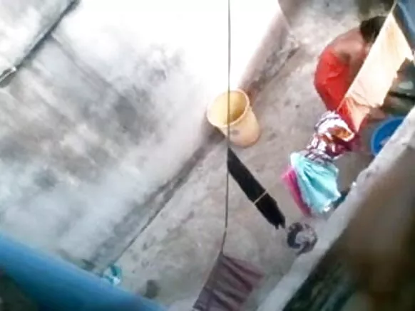 चाची पड़ोसी सेक्सी बाथरूम नीली छवि लेते पकड़ा