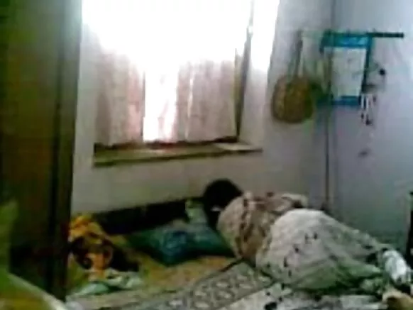 बांग्ला देसी पत्नी अंग्रेजी घर में अकेले गोज़ फेंकती सेक्सी फिल्म एचडी 54