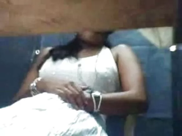 कैमरा के सामने सेक्सी हस्तमैथुन करत एगो हॉट भारतीय लड़की के हॉट इंडियन कार फोटो