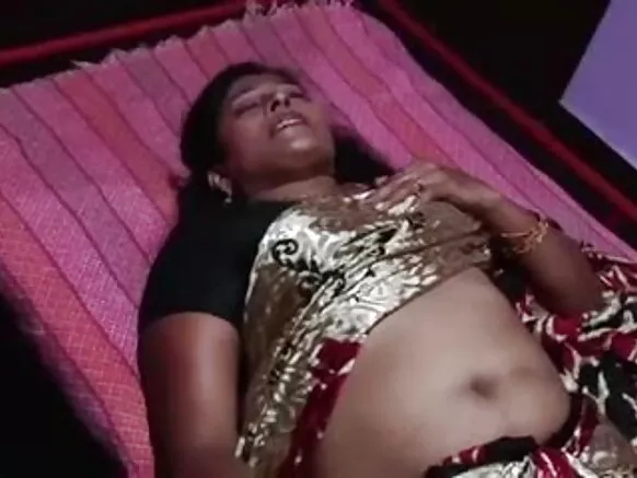 S.भारतीय चाची भेजें सेक्सी फिल्म हिंदी संचिका मल्लू चाची के ड्राइवर के साथ मालिश हो गई