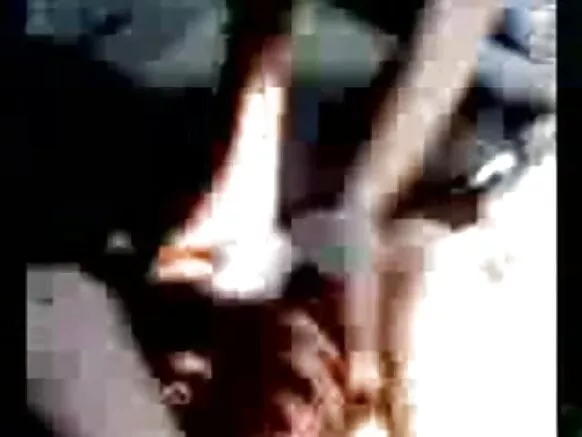 भारतीय लड़की के बच्ची लड़कियन के समूह के सामने गड़बड़ हो जाला।