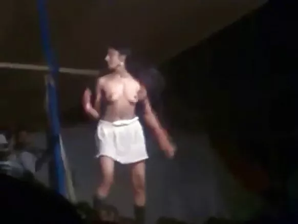 भारतीय लड़की सेक्सी फिल्म सेक्सी पट्टी नृत्य लड़की शो सार्वजनिक रूप से
