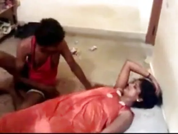 भारत कॉर्नुडो पत्नी एक व्यभिचारी लड़का हिंदी सेक्सी फिल्म फोटो के लिए अपनी पत्नी के चोदने में मजा लेती है