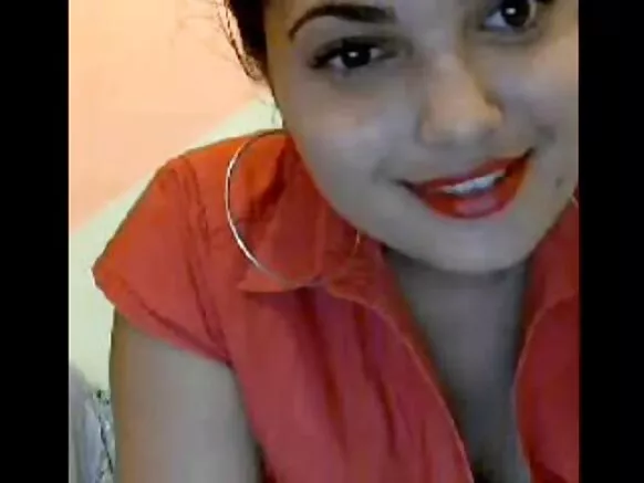 किंकी लड़की कैम पर लाइव सेक्सी खान वीडियो देखावत बिया