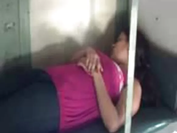 ट्रेन से हमार प्रेमिका छवि सेक्सी फिल्म -2