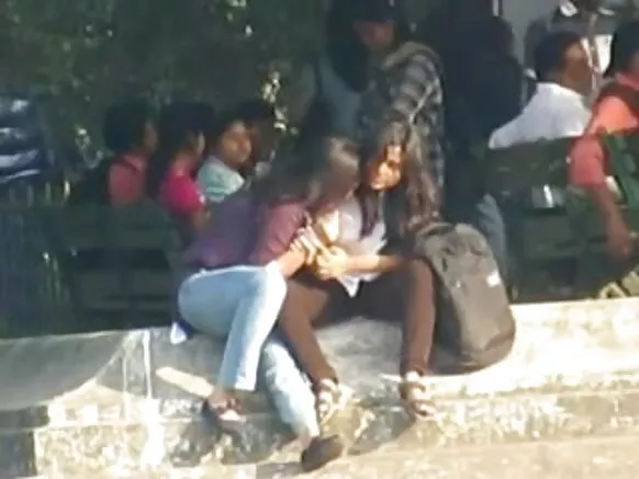 भारतीय समलैंगिक हिंदी में सेक्सी चुंबन, सार्वजनिक रूप से चुंबन