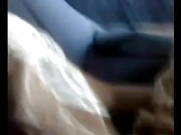 मजेदार बीएफ सेक्सी फिल्म कार के साथ बड़ा रियर छूट