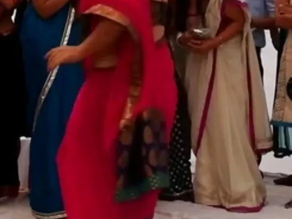 गैर-नंगा लड़िकियन के एगो खूबसूरत वीडियो में देखाईं जवना में हॉट यूनिवर्सिटी के लड़िकियन के सेक्सी छवि के साथ नाचत देखावल गइल बा.