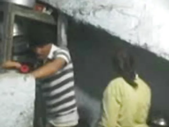 चिको डेल नोर्ते डी इंडिया अपना मम्मी के कैमरा ठीक करेला अऊर अपना चाची के चोद लेला अऊर सेक्सी सेक्स फिल्मावेला