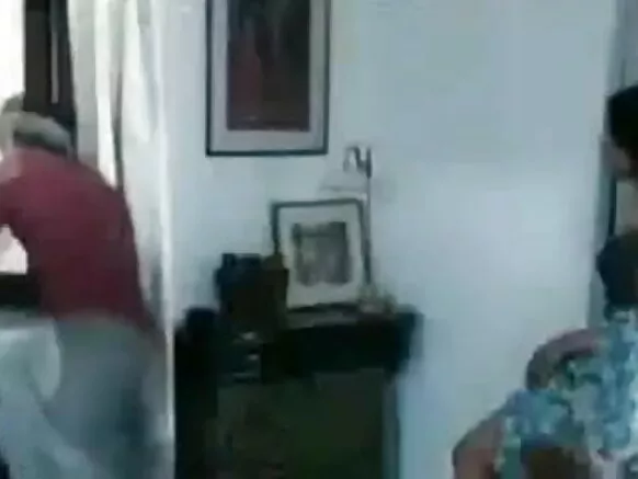 समेरा रेड्डी सेक्सी ब्लू ब्लू ब्लू साड़ी साड़ी चूदाई - कपड़ा पहिनले