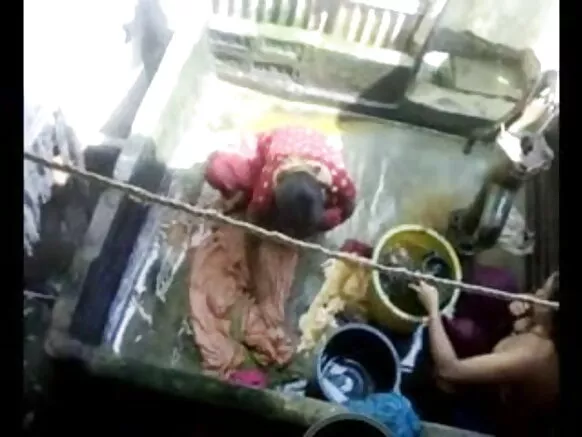 2 सेक्सी महिला सेक्सी महिला के संगे सेक्सी बाथरूम