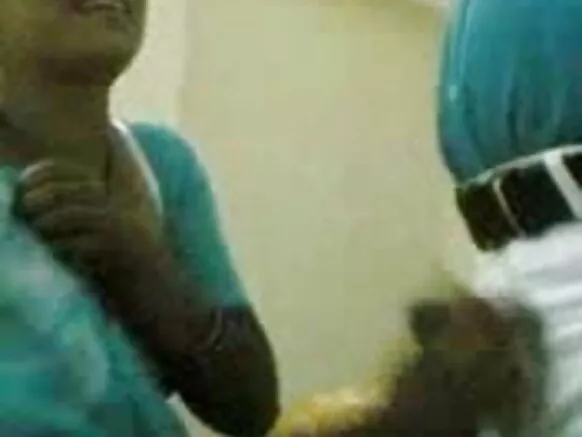 desi aunty hindi दोस्तों के साथ हिंदी में सेक्सी फिल्म देसी