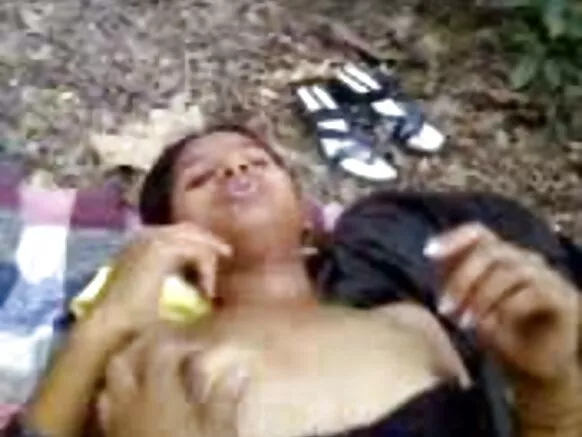 देसी जंगल सेक्सी वीडियो फिल्म में खुलेआम कमबख्त भारतीय जोड़ी