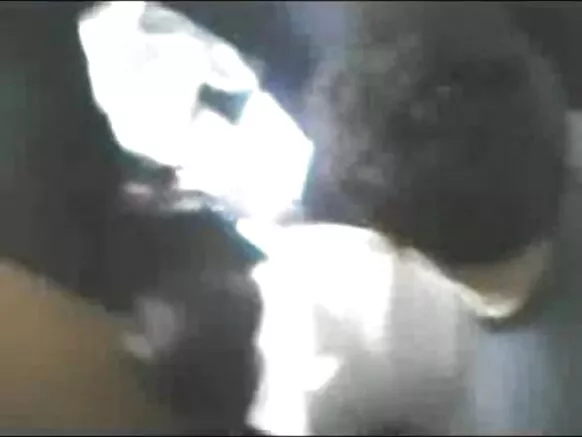 साइबरकैफे में अपना प्रेमी द्वारा गड़बड़ भारतीय प्रेमिका सेक्सी छवियों छिपा कैमरा के साथ सेक्सी छवियाँ