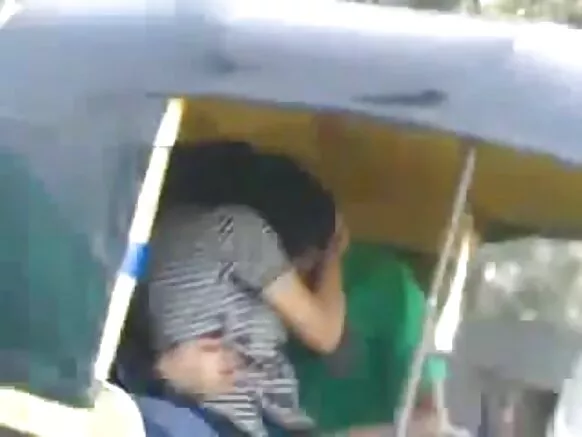 देसी ऑटो रिक्शा चुंबन सेक्सी हिंदी फिल्म एचडी
